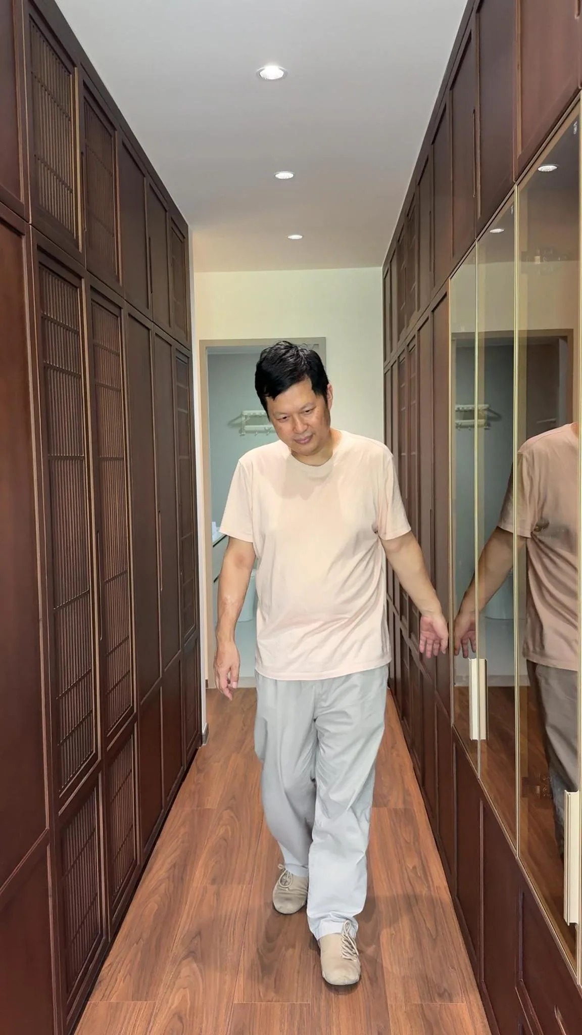 家具大师兄在重点全屋定制工地进行完工检查