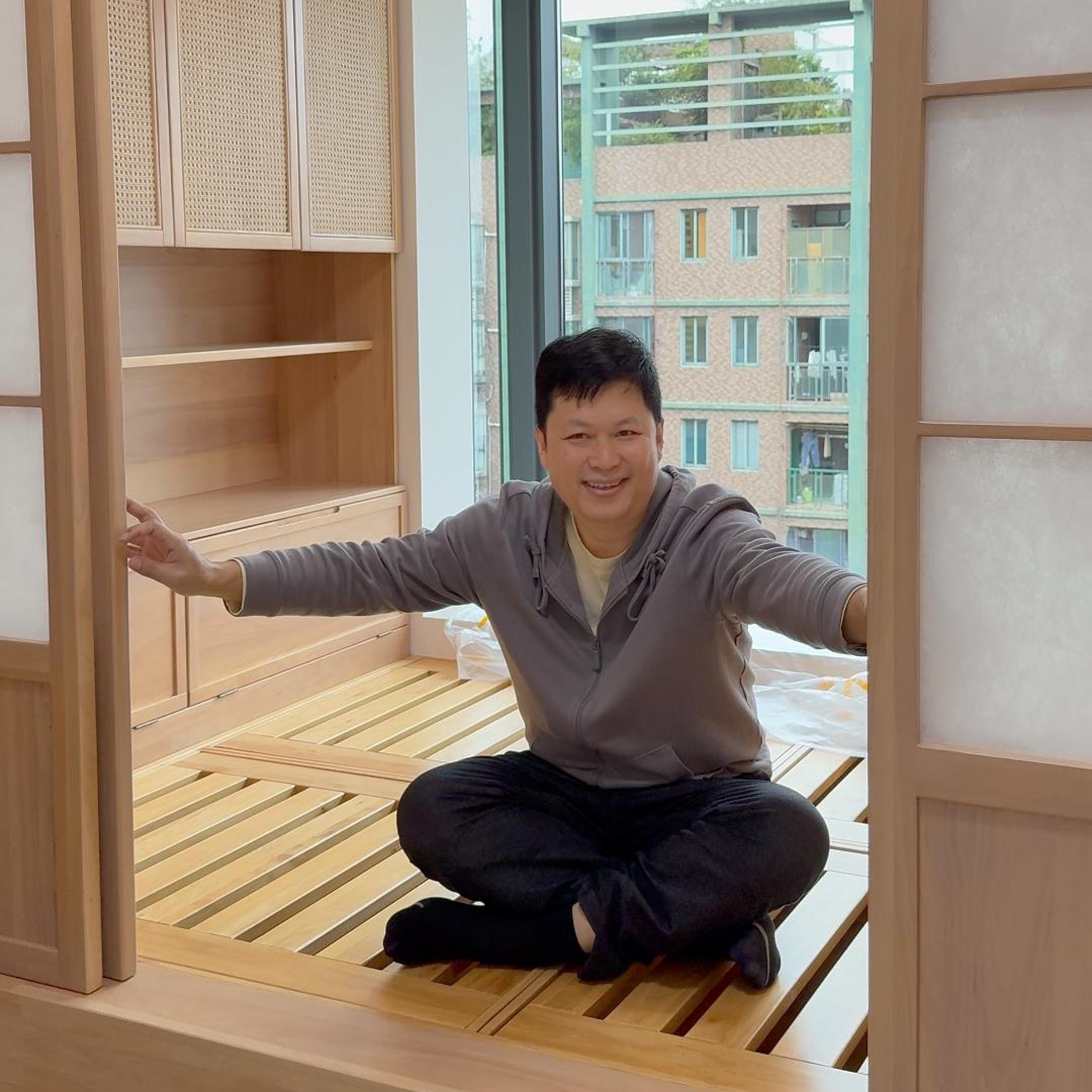 家具大师兄在全屋定制项目现场处理复杂技术问题